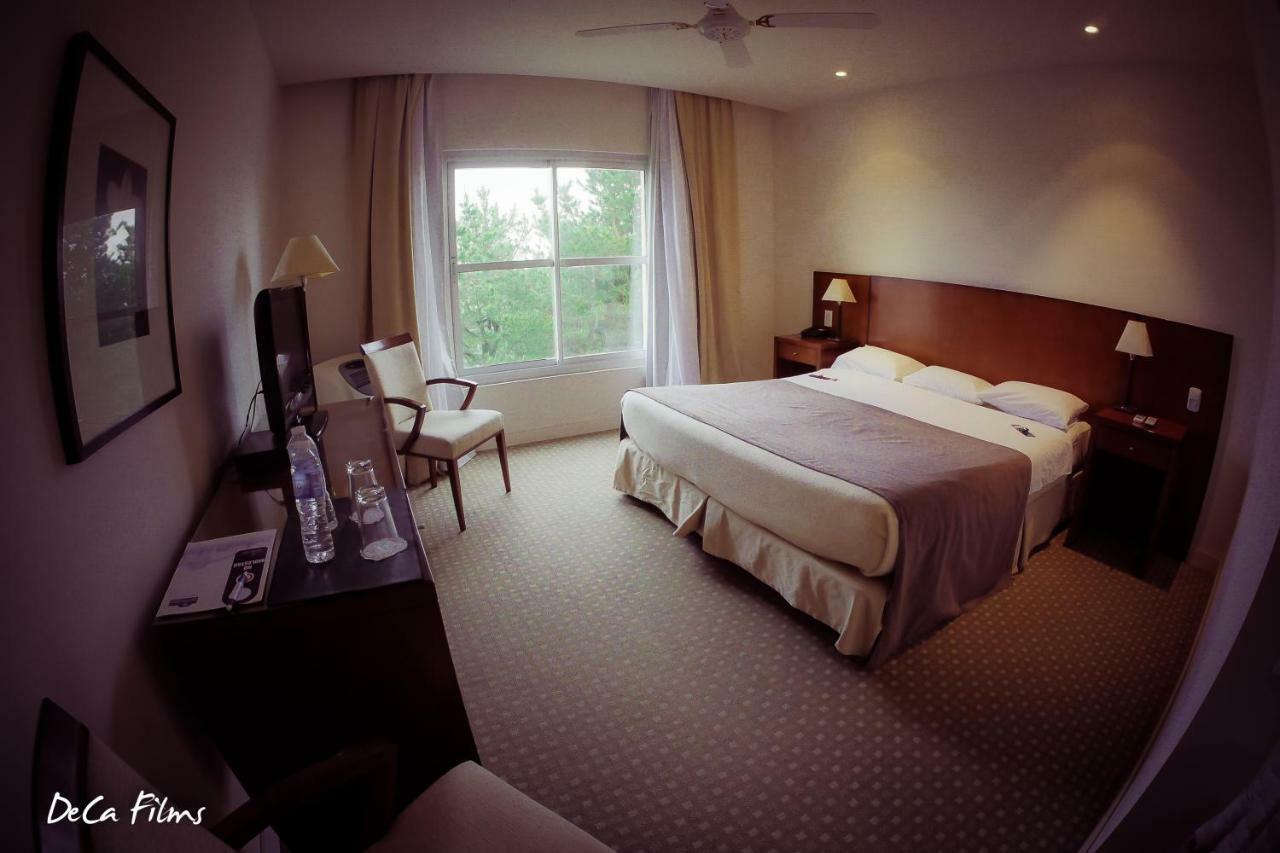 Elegance Hotel Tandil Exteriör bild